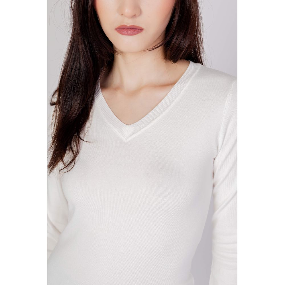 Guess - Refined V-Neck Fitted Cotton Knit Top - White Guess
